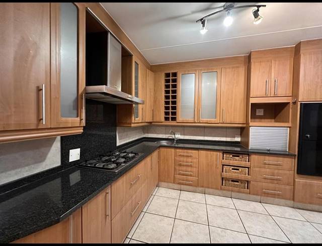 33 BEDROOM CLUSTER FOR SALE IN STRATHAVON